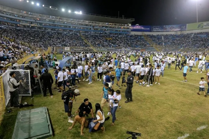 El Salvador’da stadyumda facia! Görüntüler dehşete düşürdü