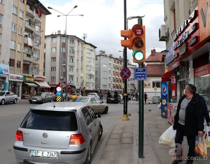 Sivas’ta trafik ışıklarıyla evde kal çağrısı