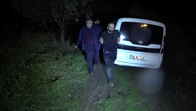 Bursa’da araba çalıp kaçan hırsıza polisten ders olacak söz: Polisten niye korkuyorsun, Allah’tan kork