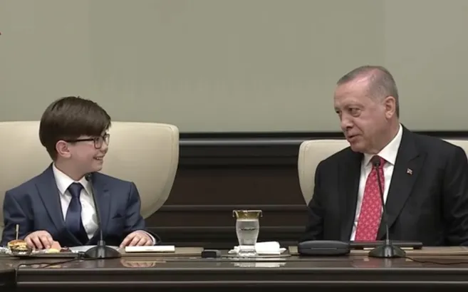 Cumhurbaşkanı Erdoğan Külliye'de çocukları ağırladı