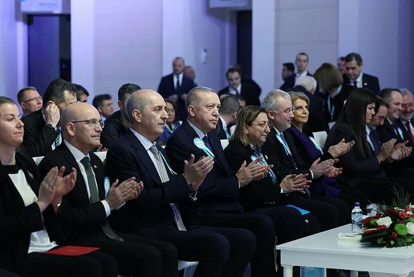baskan-erdogan-borsa-istanbulun-150yilinda-konustu-sermaye-piyasalarini-manipule-etmek-isteyenlere-meydani-bos-1703251347285.jpg Başkan Erdoğan Borsa İstanbul'un 150.yılında konuştu: Sermaye piyasalarını manipüle etmek isteyenlere meydanı boş bırakmayız - 7