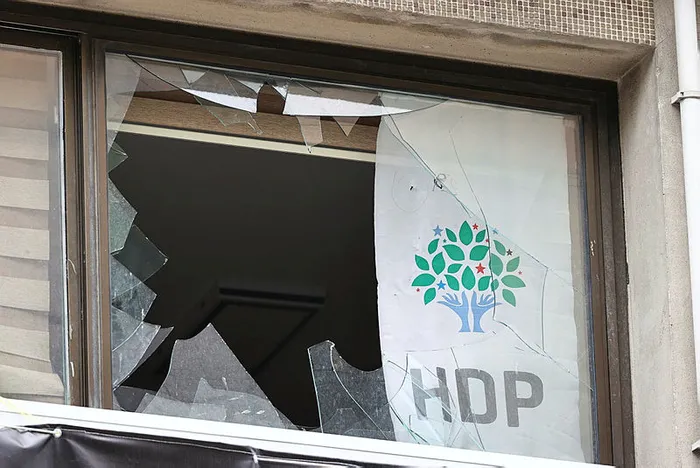 Son dakika haberi | İşte HDP İzmir il binasında 1 kişiyi öldüren saldırganın binaya giriş anı