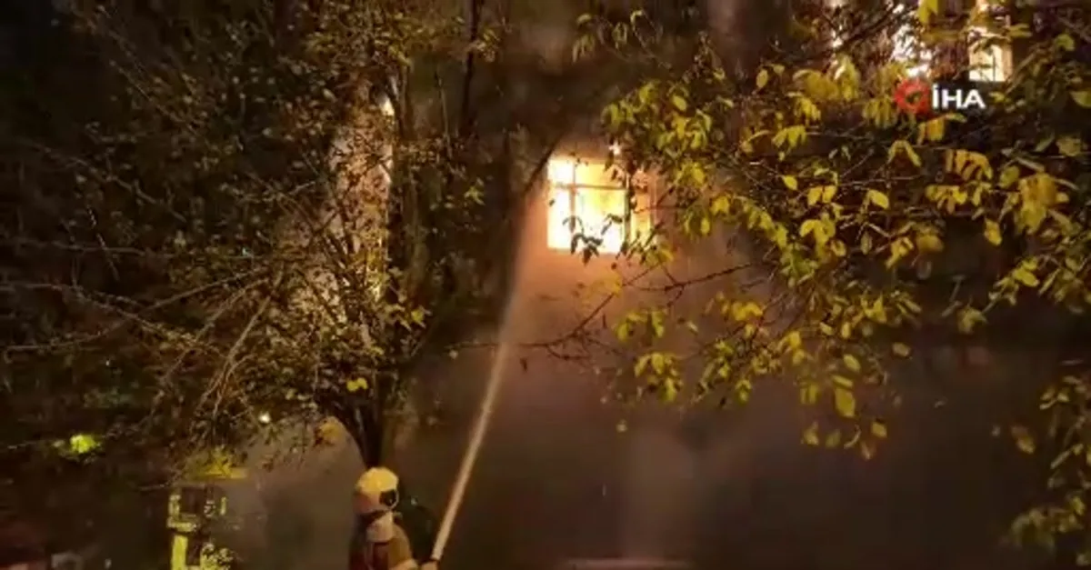 Karabük'te 2 katlı ahşap evde yangın