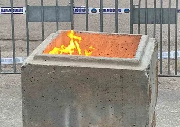 Yer altından çıkan gaz 6 gündür yanıyor