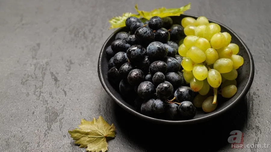 Yılbaşı gecesi masanın altında 12 üzüm ritüeli nedir? İşte anlamı 4