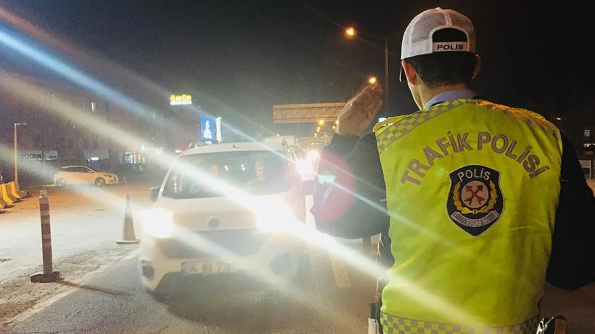 İstanbul’da helikopter destekli huzur uygulaması! Araçlar didik didik arandı