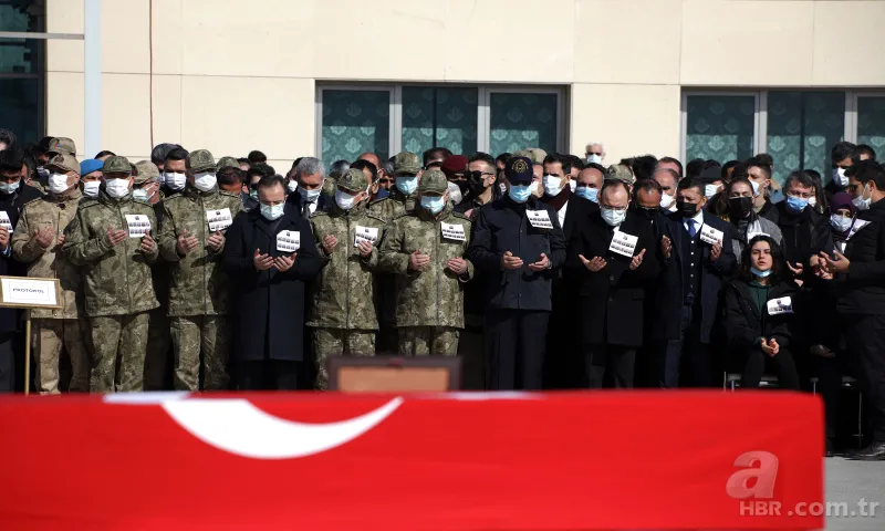 Türkiye Bitlis'te şehit düşen kahramanlarına veda ediyor! Bu acının tarifi yok 19