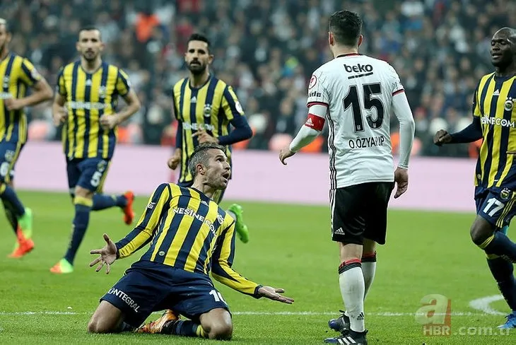 Robin van Persie Fenerbahçe Beşiktaş dersini tribünden takip etti