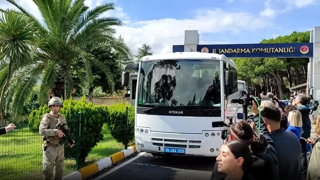 Spikerlere uyuşturucu operasyonu! Serbest bırakıldılar