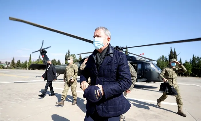 Son dakika: Milli Savunma Bakanı Akar sınırda! Pençe Kartal-2 Harekat Merkezi’nde inceleme