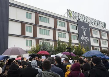 Doğa Koleji'nde, öğretmenler iş bıraktı