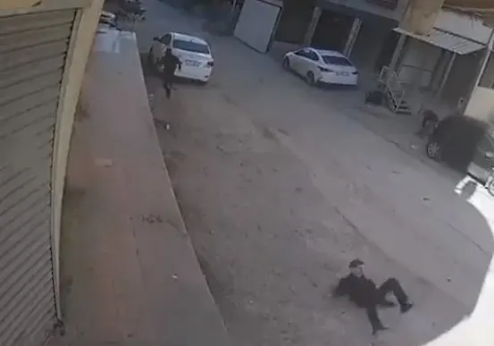 katil-israilin-zulmu-sinir-tanimiyor-12-yasindaki-cocugu-tutuklayip-tehdit-ettiler-tas-atarsan-sen-de-olursun-1701611422249.jpg Katil İsrail'in zulmü sınır tanımıyor! 12 yaşındaki çocuğu tutuklayıp tehdit ettiler: Taş atarsan sen de ölürsün