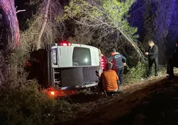 Antalya'da korkunç kaza! Dağcıları taşıyan tur minibüsü şarampole devrildi: 15 yaralı