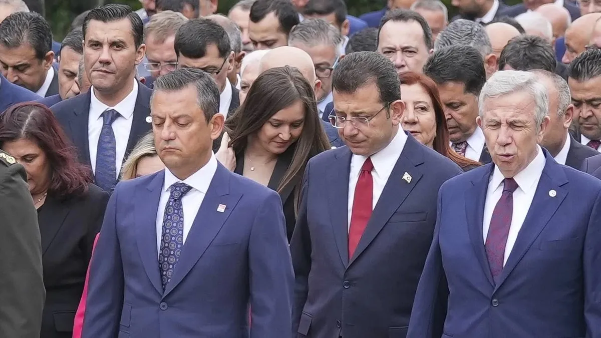 CHP medyasında Ekrem İmamoğlu-Mansur Yavaş savaşı: Adını duymak bile Soner Yalçın'ı hoplatıyor