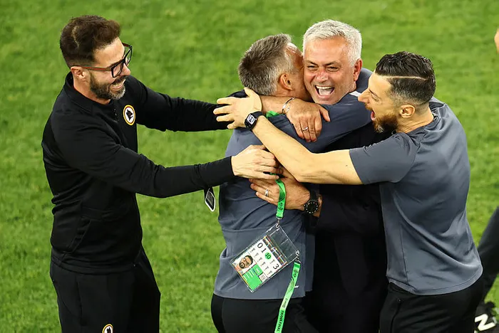 uefa-avrupa-konferans-liginde-roma-sampiyon-1653512913923.jpg UEFA Avrupa Konferans Ligi'nde Roma şampiyon! - 5