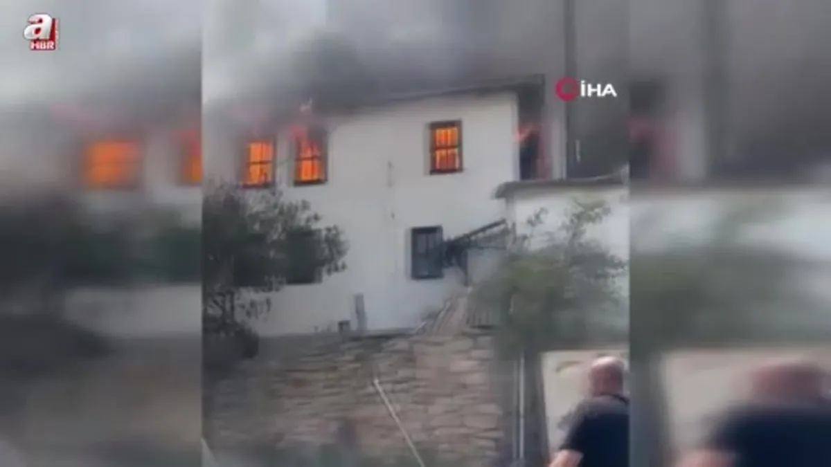 Bolu’da çıkan yangında 2 ahşap ev ve 1 cami küle döndü