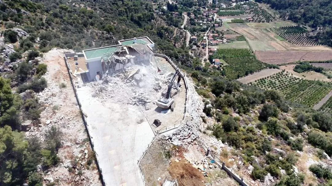 Mugla Daki Kacak Yapilarin Yikimina Baslandi