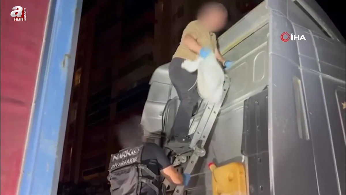 Diyarbakır'da 43 kilogram uyuşturucunun ele geçirildiği operasyonlarda 3 kişi tutuklandı