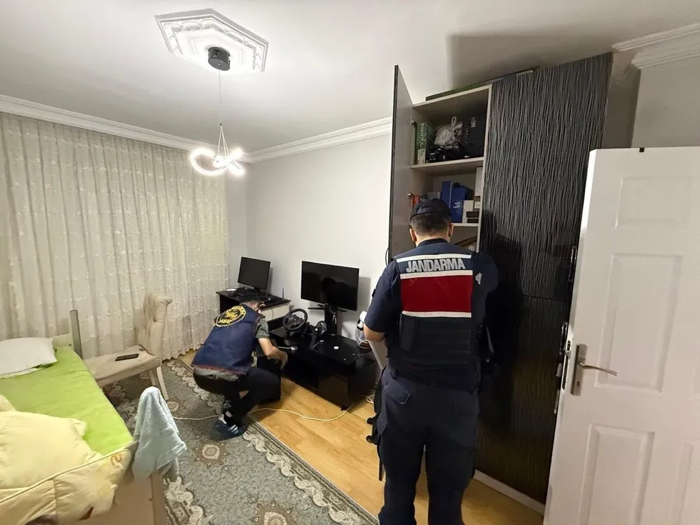nvi-maskesiyle-veri-vurgunu-kisisel-veri-sebekesi-cokertildi-1789533905138.jpeg Aydo Yazılım'a siber casusluk operasyonu: "NVİ" maskesiyle veri vurgunu! Siber şebekeden 18 yaş altı skandalı - 3