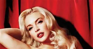 Bu defa soyunmadı, soyuldu