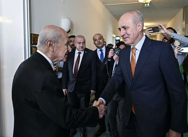 tbmm-baskani-numan-kurtulmustan-mhp-lideri-devlet-bahceliye-ziyaret-yeni-anayasa-aciklamasi-1696330362311.jpg TBMM Başkanı Numan Kurtulmuş’tan MHP lideri Devlet Bahçeli’ye ziyaret! Yeni anayasa açıklaması… - 1