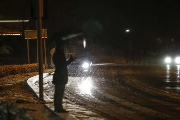 Ankara’da yaşayanlar dikkat! Gece yarısı kar yağışı başladı...