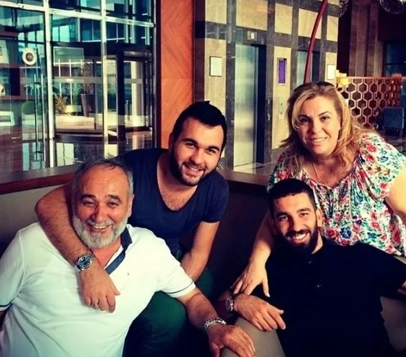 1666965389141.jpg Arda Turan’ın annesine 5 yıl hapis isteniyordu! Davayla ilgili flaş gelişme - 3