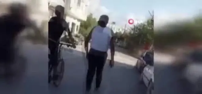 Hatay'da gürültüye tepki gösteren şahsın 12 yaşındaki çocuğu dövdüğü anlar kamerada