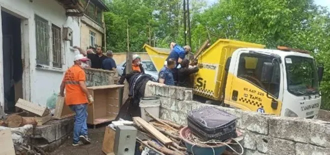 Amasya’da bir evden çıkan çöp sayısı şoke etti! Kokusu bütün mahalleyi sarmış