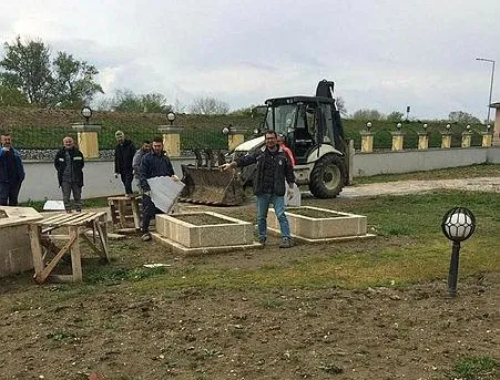 CHP'li Edirne Belediyesi'nden Ramazan'da tepki çeken hareket! Fatih Sultan Mehmed'in hocasının türbesini yıktılar - 5