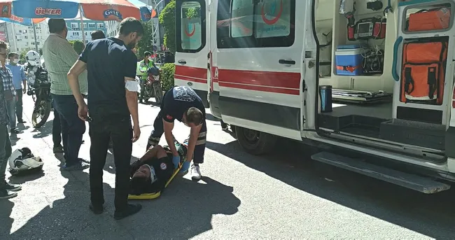 Çorum’da kaza yapan “Yunus” polisini, şemsiyeyle güneşten korudu - 3