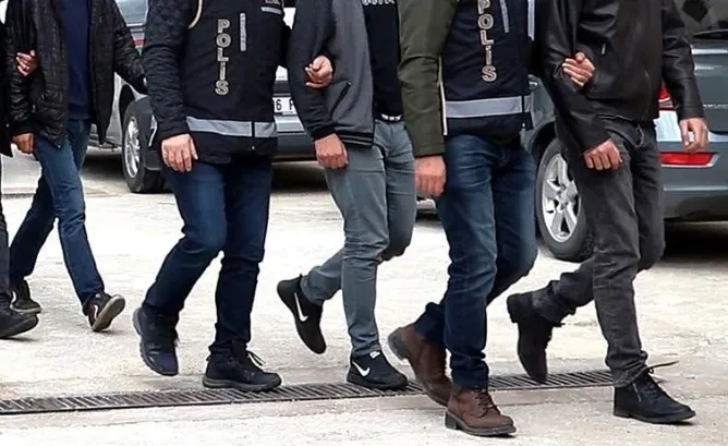 diyarbakirda-9-kisinin-oldugu-arazi-kavgasinda-gelisme-firari-6-kisi-tutuklandi-1717174049020.jpg Diyarbakır’da 9 kişinin öldüğü arazi kavgasında gelişme: Firari 6 kişi tutuklandı - 2
