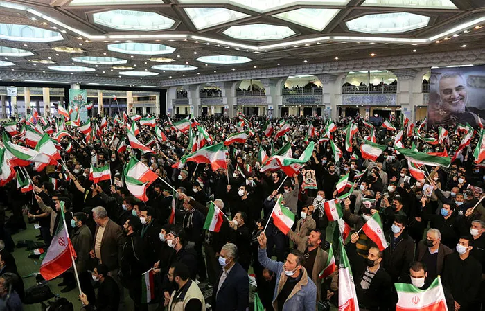 İranlı general Kasım Süleymani’nin kızının iPhone 13 Pro Max telefon kullanması olay oldu