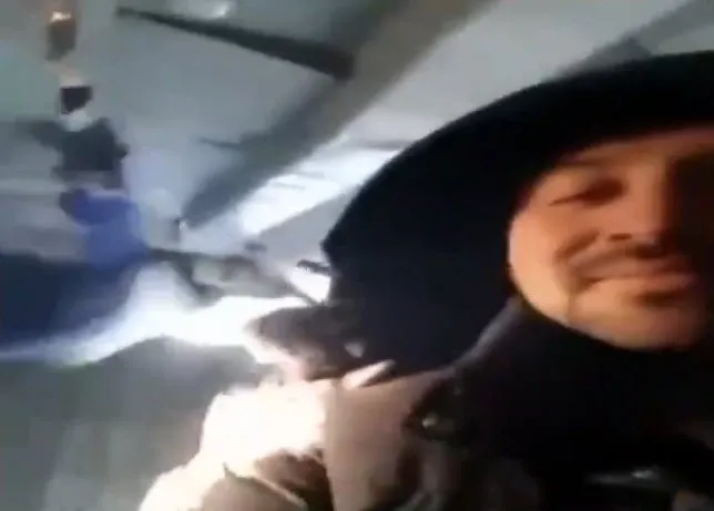 Görüntüler Rusya’dan... Seyir halindeki uçakta akılalmaz olay! Yolcu o anları gülümseyerek kayda aldı