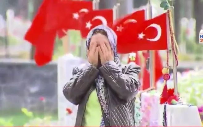 Edirnekapı Şehitliği'nde anneler günü...