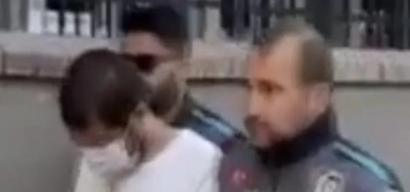 Kadıköy’de değnekçi hukuksuz bir şekilde para isterken yakalandı