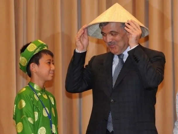 Cumhurbaşkanı Gül’ün şapkalı halleri