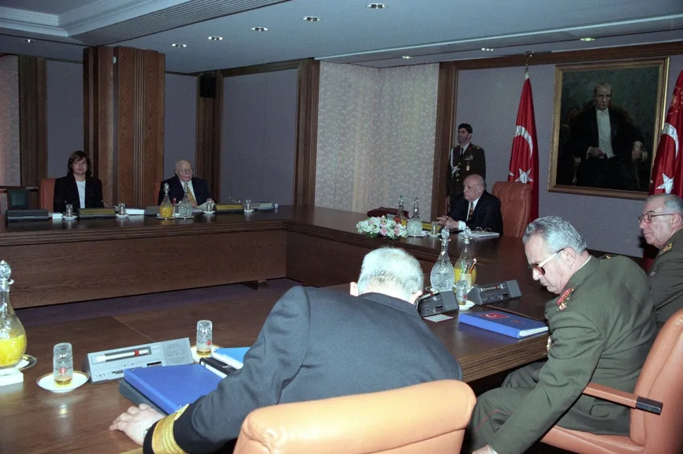1784991409511.jpg Milli iradeye kurulan hain pusu! Kardeşliğe operasyon "28 Şubat" - 2