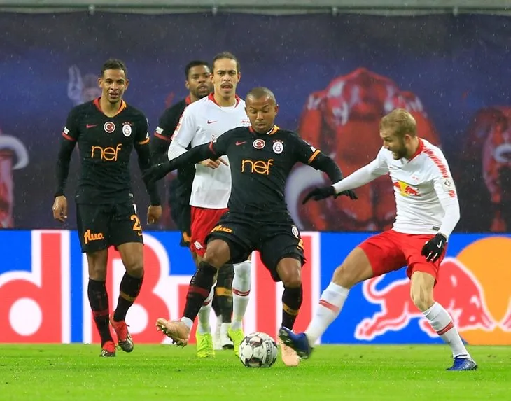 Fatih Terim hemen yanına gitti! RB Leipzig - Galatasaray maçına damga vuran an...