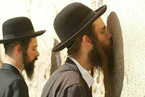 Ağlama Duvarı bir palavradır! Ağlama Duvarı Süleyman Tapınağı’na mı ait? Duvarın Yahudiler için önemi ne? Erhan Altunay’dan VAV TV’de tarihi açıklamalar