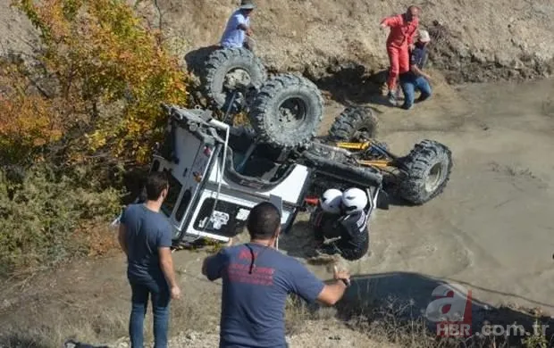 Yarışta göle uçan cip pilotu boğulmaktan son anda kurtarıldı 2