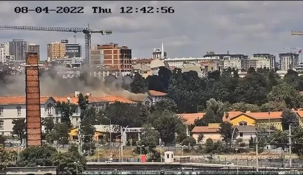 İstanbul'da Balıklı Rum Hastanesi'nde korkutan yangın! Başkan Erdoğan başhekim Leana ile görüştü - 3