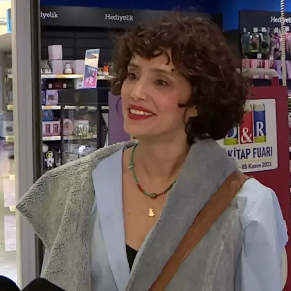 nehir-erdoganin-avm-panigi-tek-odagim-o-diyerek-anlatti-1700114028189.jpeg Nehir Erdoğan’ın AVM paniği! “Tek odağım o” diyerek anlattı - 2