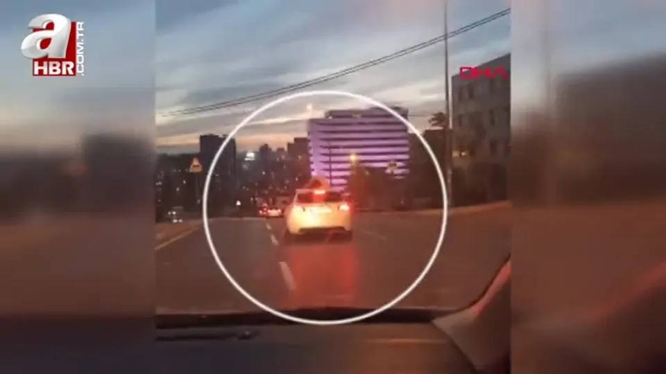 Otomobil tavanında akıl almaz yolculuk