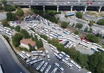 Otogardaki otobüs kuyruğu havadan görüntülendi