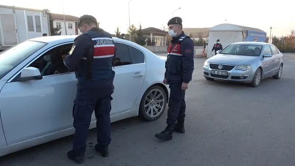 43 ilin geçiş noktasında trafik kilitlendi! Binler kişi yollara akın etti - 2