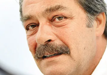 Kadir İnanır hastaneye kaldırıldı