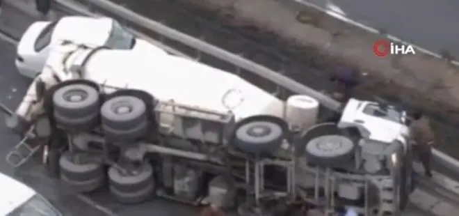 Son dakika: İstanbul Bağcılar’da beton mikseri bir aracın üzerine devrildi!