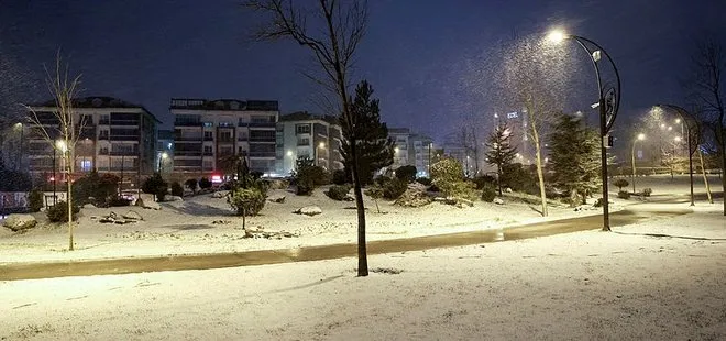 İstanbul’da kar yağışı etkisini artırdı