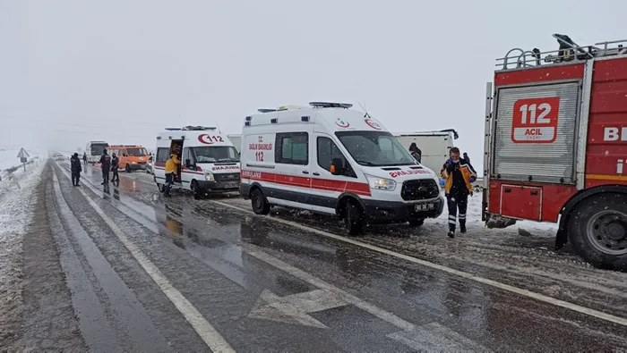 Son dakika: Yozgat'ta feci kaza! Yolcu otobüsü şarampole devrildi: 1 kişi öldü, 34 kişi yaralandı - 2